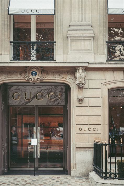 gucci 60 avenue montaigne|Gucci paris france.